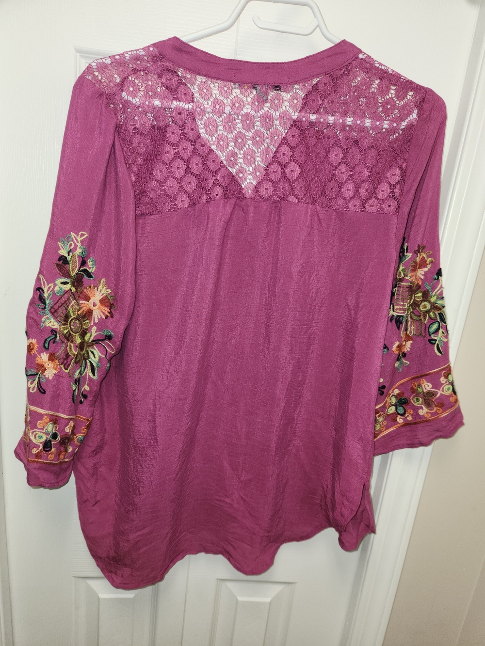 🍉Embroidered Magenta Button-Front Tunic Top - Picture 4 of 8